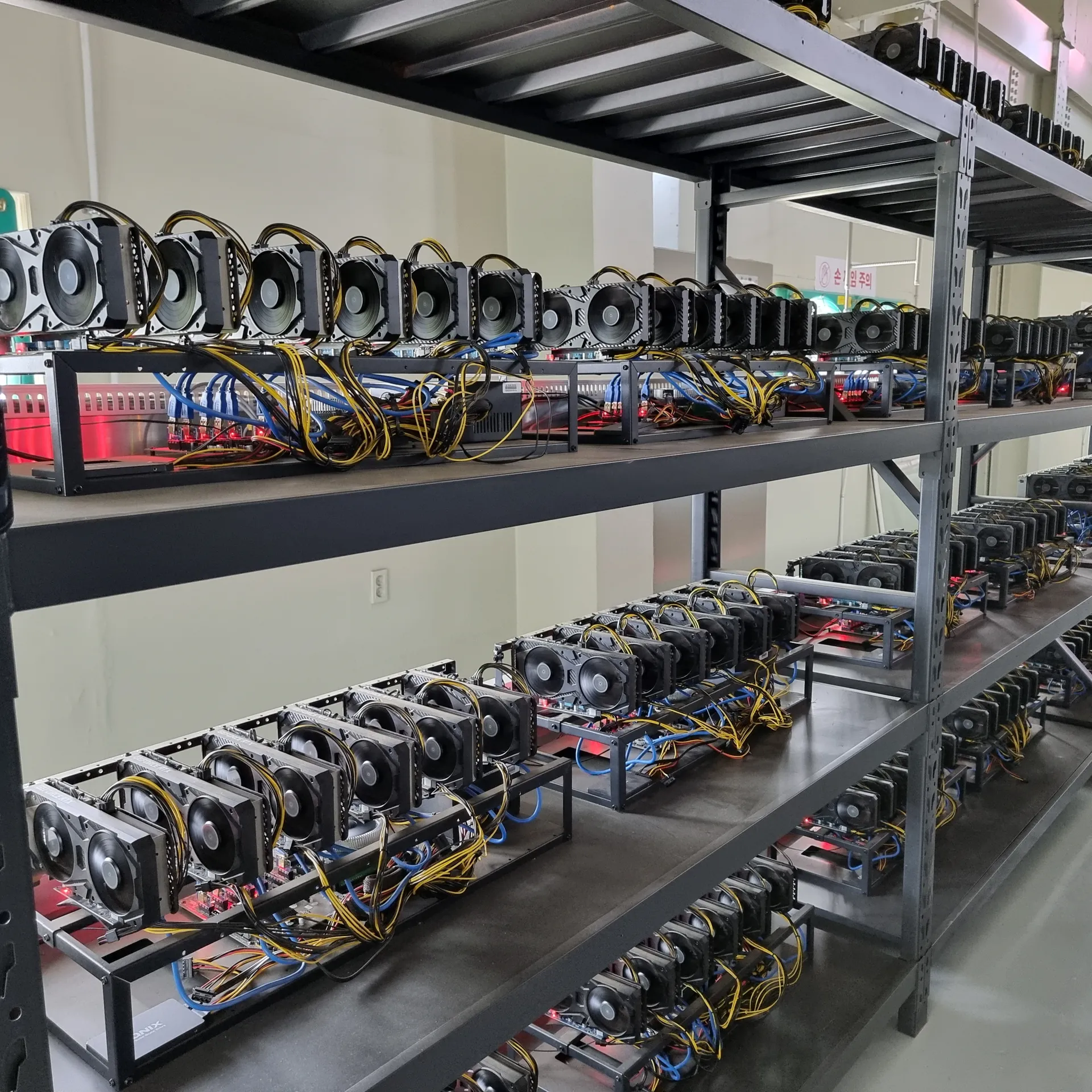대규모 GPU 랙 현장